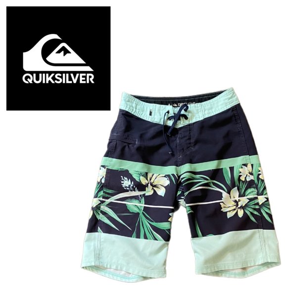 Quiksilver DryFlight Boardshorts - Size 24 - Picture 1 of 8